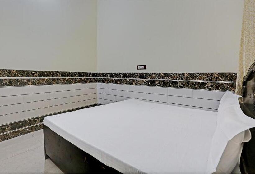 Отель Oyo Royal Guest House