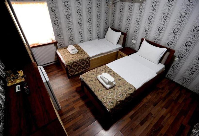 בית מלון כפרי Plaza 777