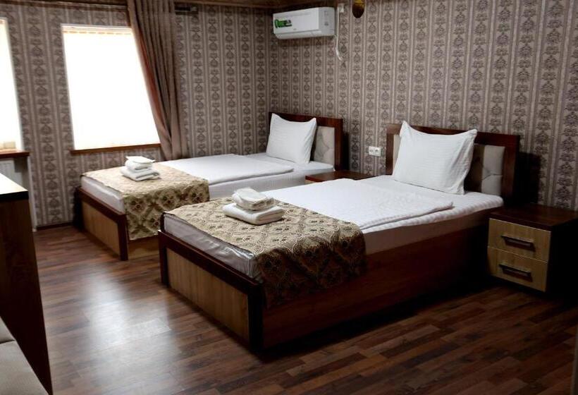 בית מלון כפרי Plaza 777