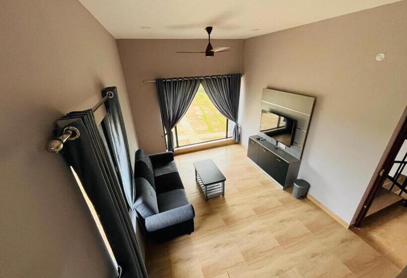 בית מלון כפרי Rock View Resort