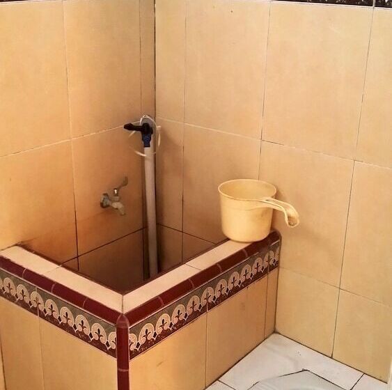 Szálloda Spot On 93014 Griya Nautika Sukodono