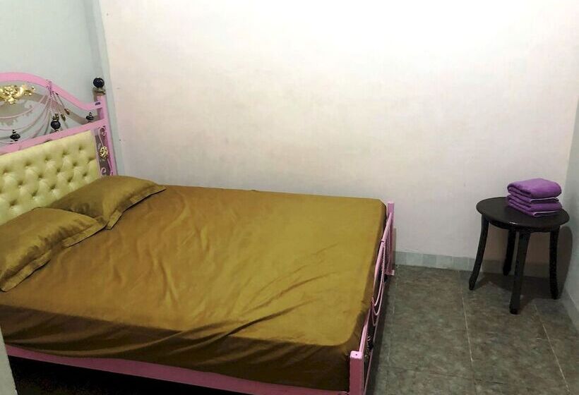 Szálloda Spot On 93014 Griya Nautika Sukodono