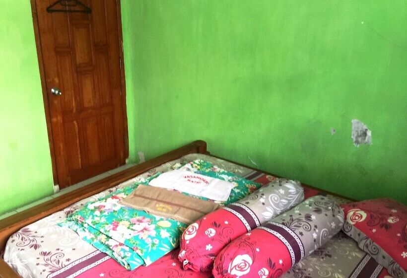 Szálloda Spot On 93014 Griya Nautika Sukodono