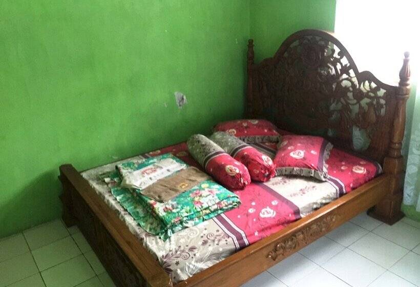 Szálloda Spot On 93014 Griya Nautika Sukodono