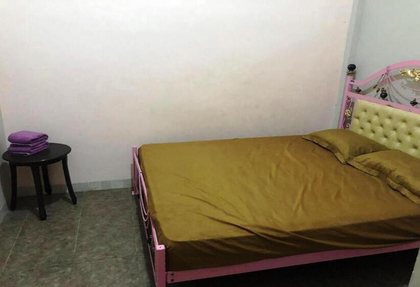 Szálloda Spot On 93014 Griya Nautika Sukodono