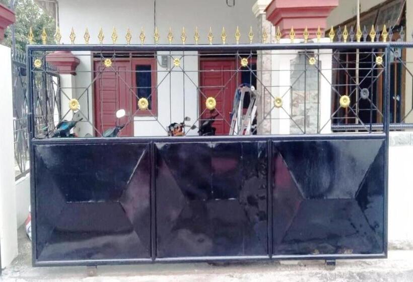 Szálloda Spot On 93014 Griya Nautika Sukodono