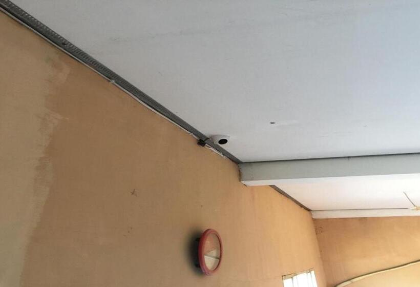 Szálloda Spot On 93014 Griya Nautika Sukodono