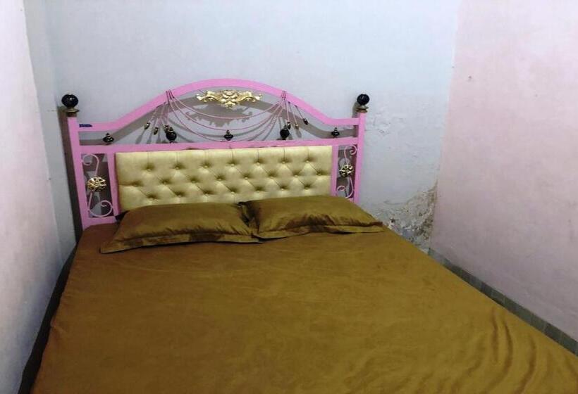 Szálloda Spot On 93014 Griya Nautika Sukodono