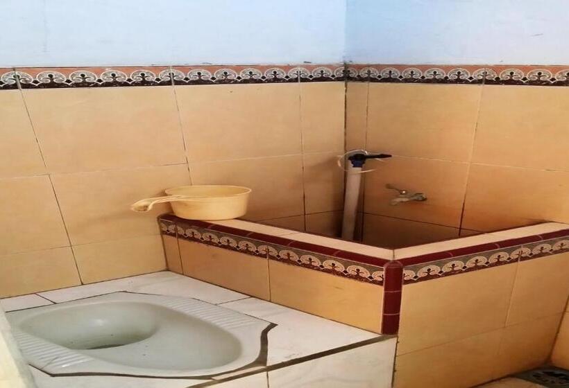 Szálloda Spot On 93014 Griya Nautika Sukodono