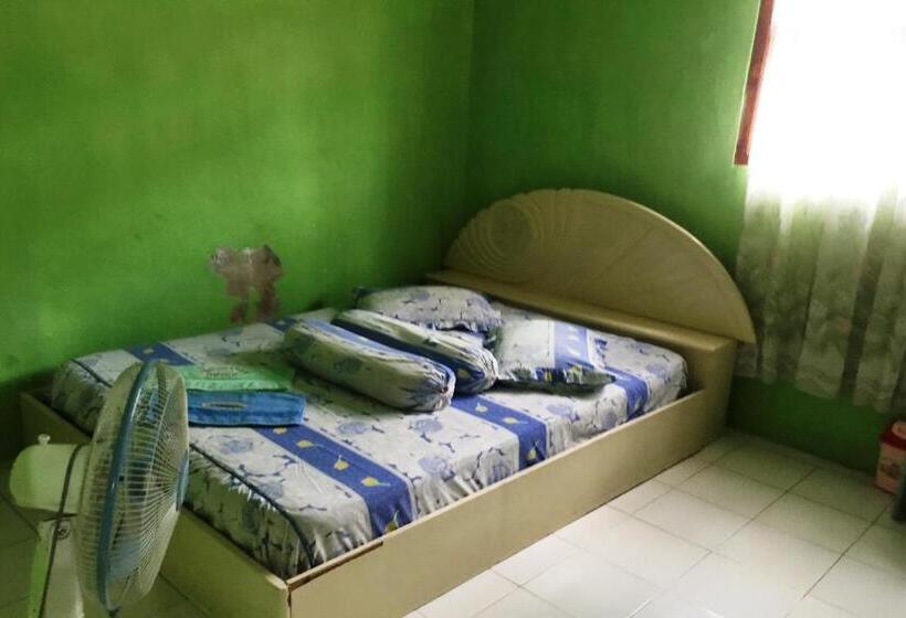 Szálloda Spot On 93014 Griya Nautika Sukodono