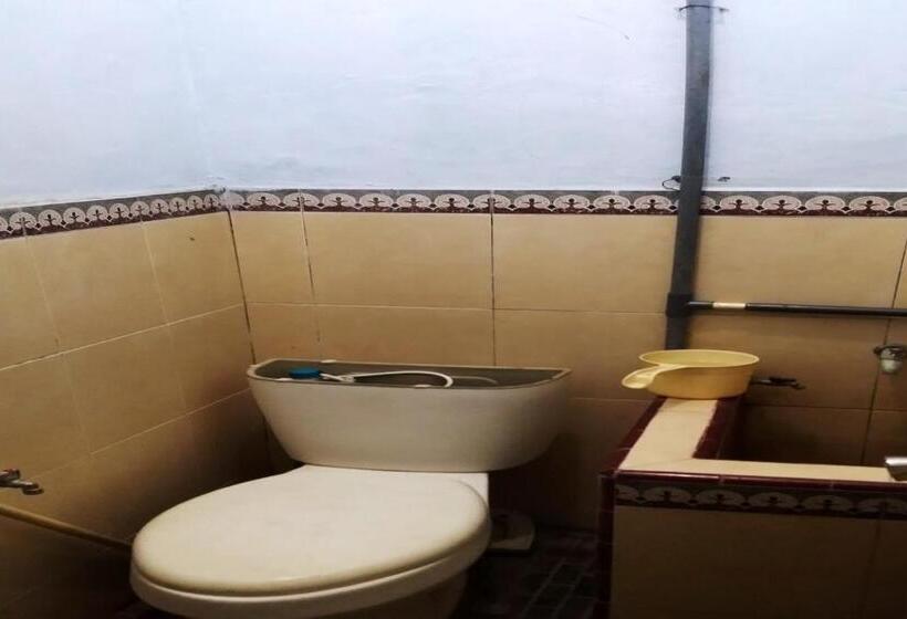 Szálloda Spot On 93014 Griya Nautika Sukodono