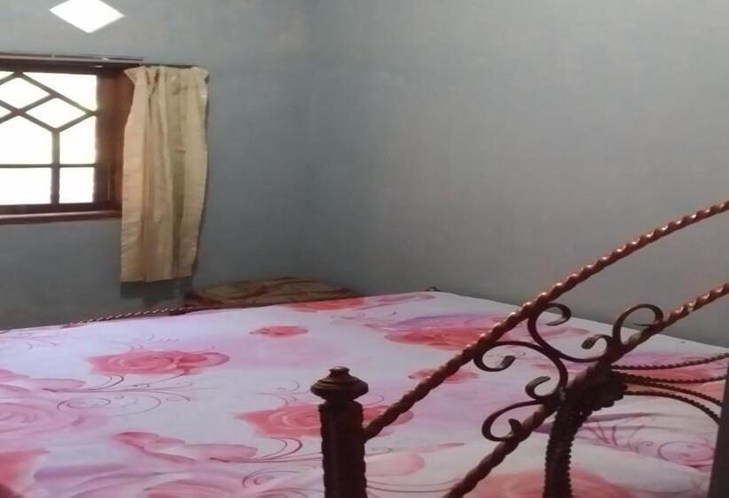 Szálloda Spot On 93014 Griya Nautika Sukodono