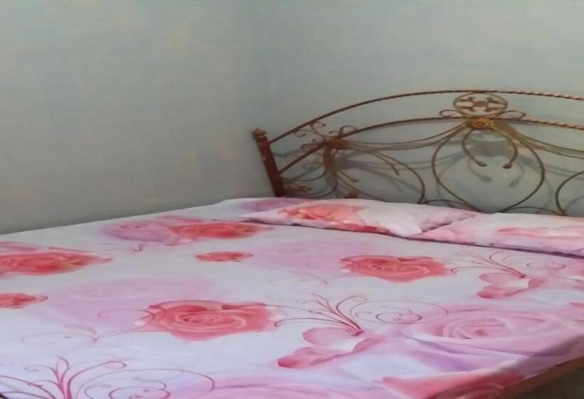 Szálloda Spot On 93014 Griya Nautika Sukodono