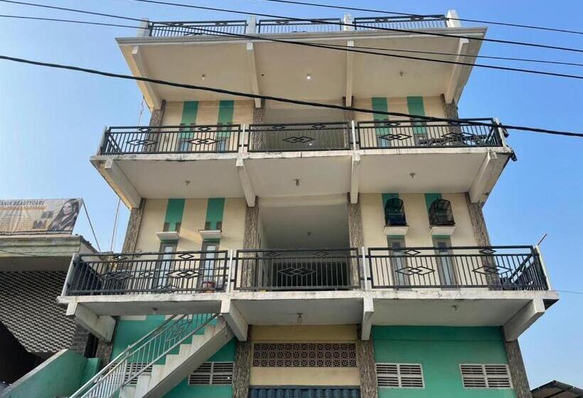 בית מלון כפרי Spot On 93075 Nova Jaya 2 Homestay Syariah