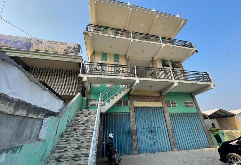 בית מלון כפרי Spot On 93075 Nova Jaya 2 Homestay Syariah