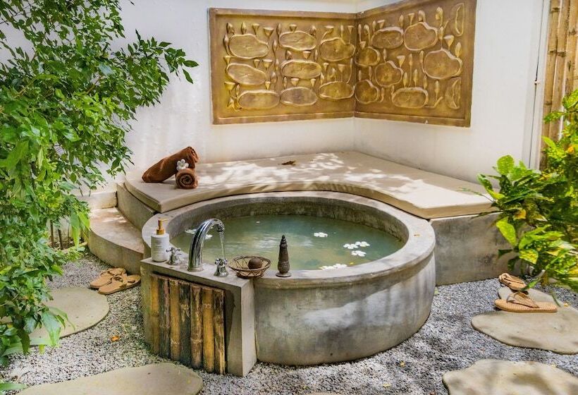 ホテル Through The Looking Glass Wellness Retreat Resort