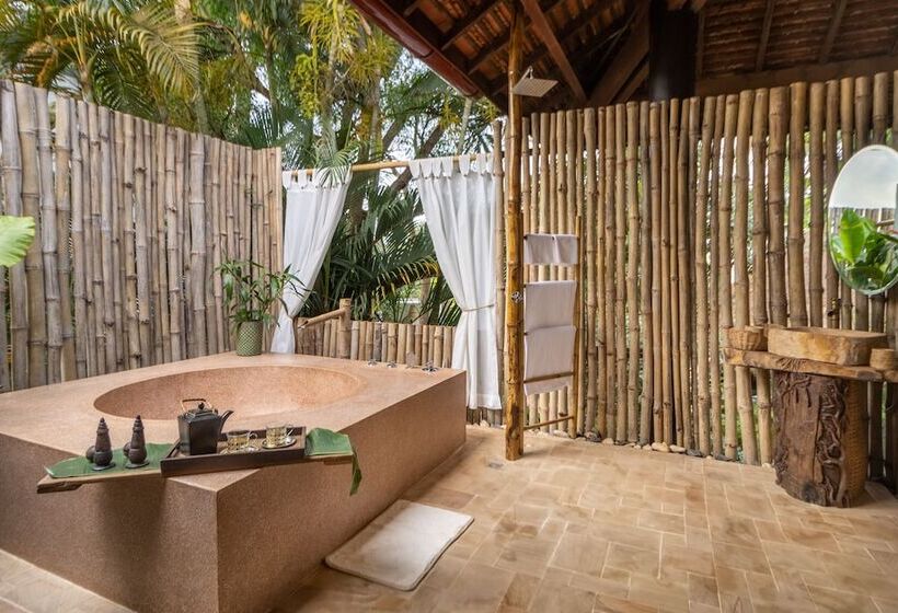 ホテル Through The Looking Glass Wellness Retreat Resort