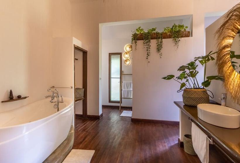 ホテル Through The Looking Glass Wellness Retreat Resort