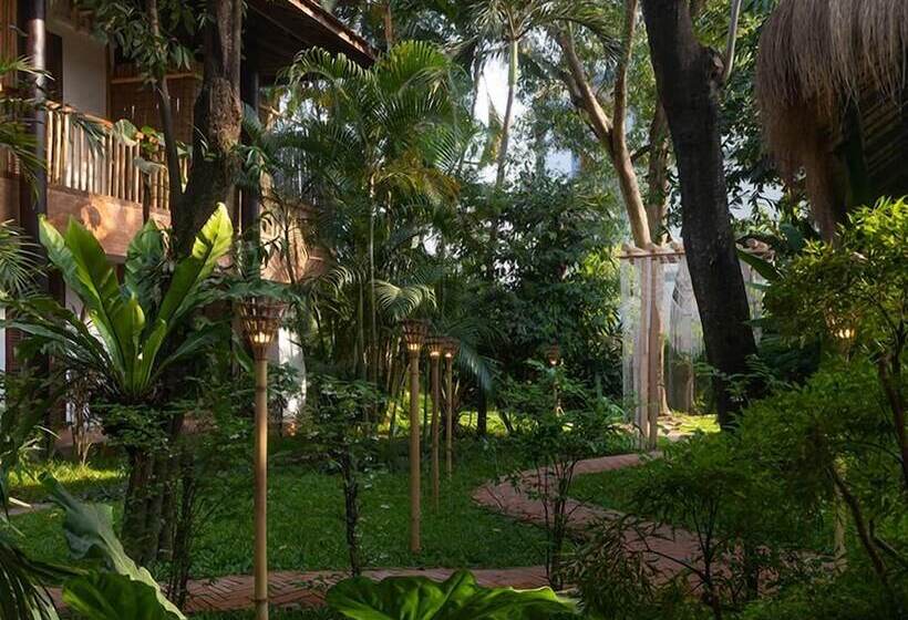 ホテル Through The Looking Glass Wellness Retreat Resort