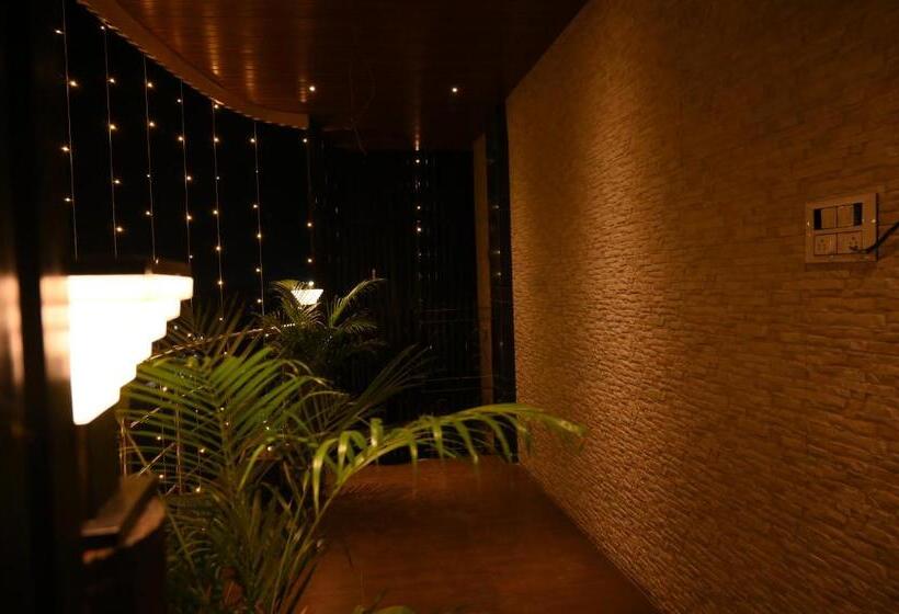 בית מלון כפרי Tripti Biswanath Chariali