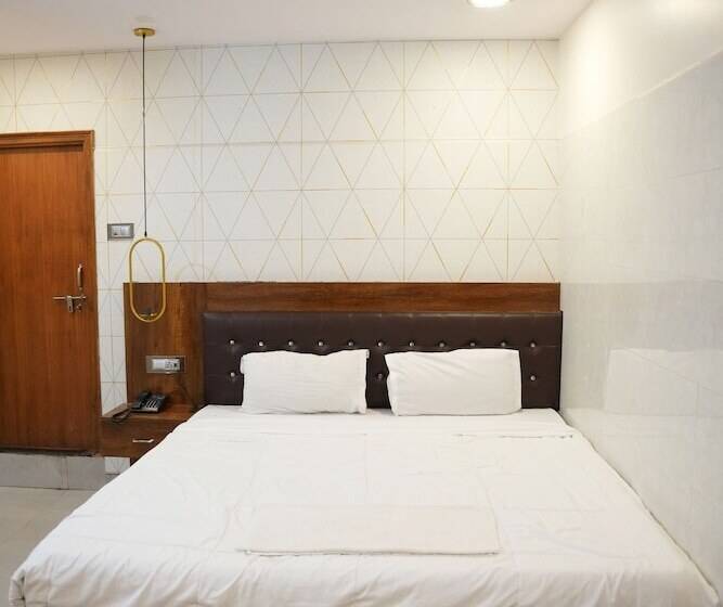 호텔 Vaidh Business