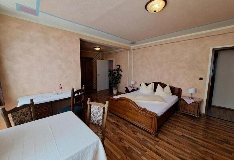 ホテル Zum Hirsch