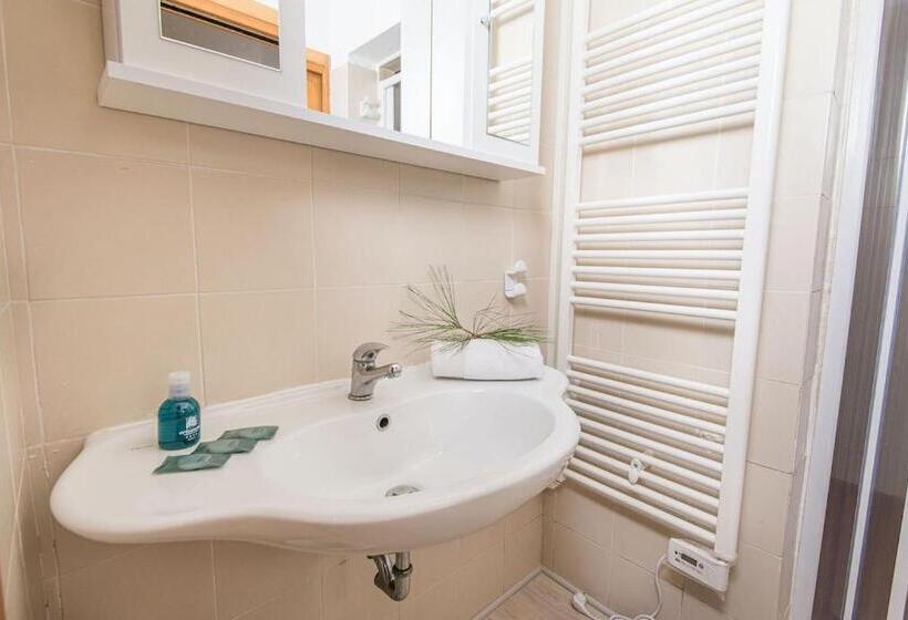 Isa Appartament Plus With Mezzanine, 4 Beds, Air Conditioning And Private Outdoor Area In Village Wi