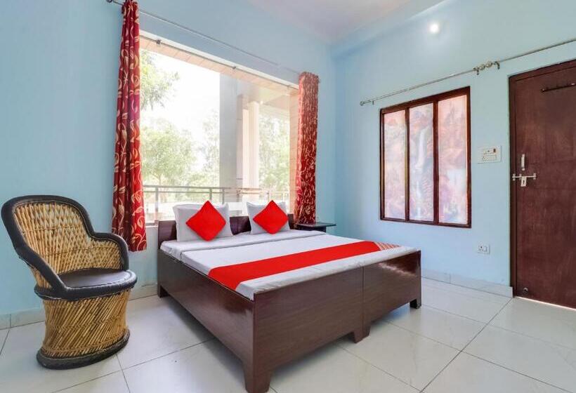 Oyo Flagship Hotel Kalindi Farms