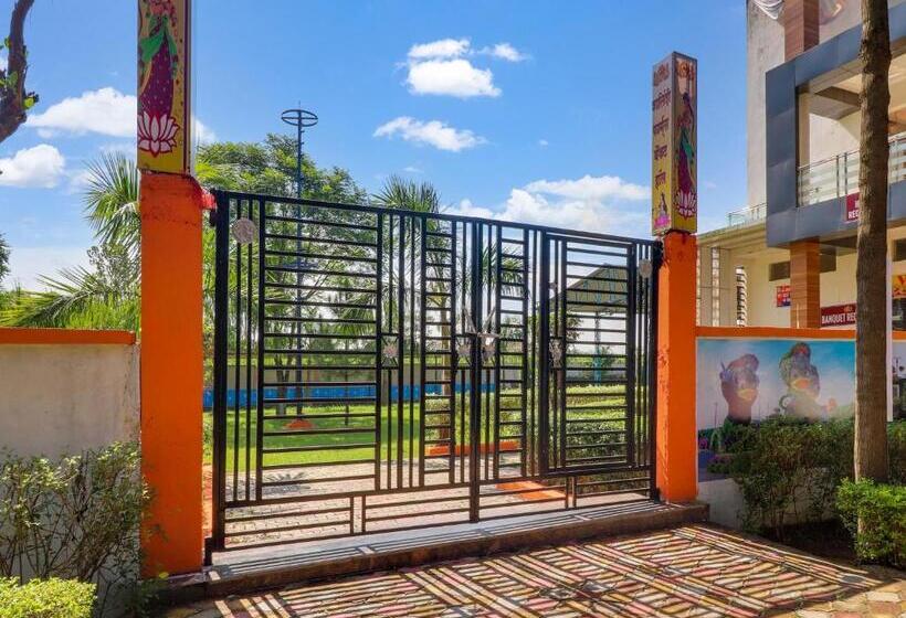 Oyo Flagship Hotel Kalindi Farms