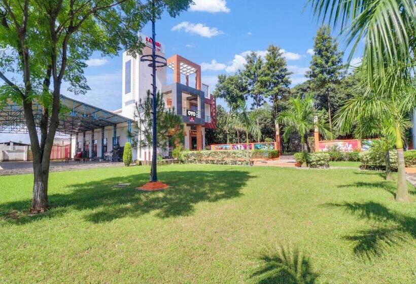 Oyo Flagship Hotel Kalindi Farms