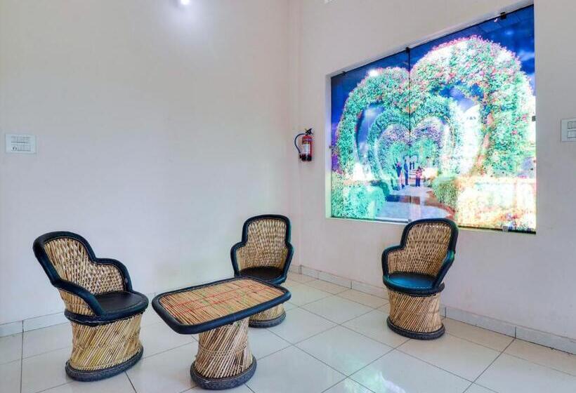 Oyo Flagship Hotel Kalindi Farms