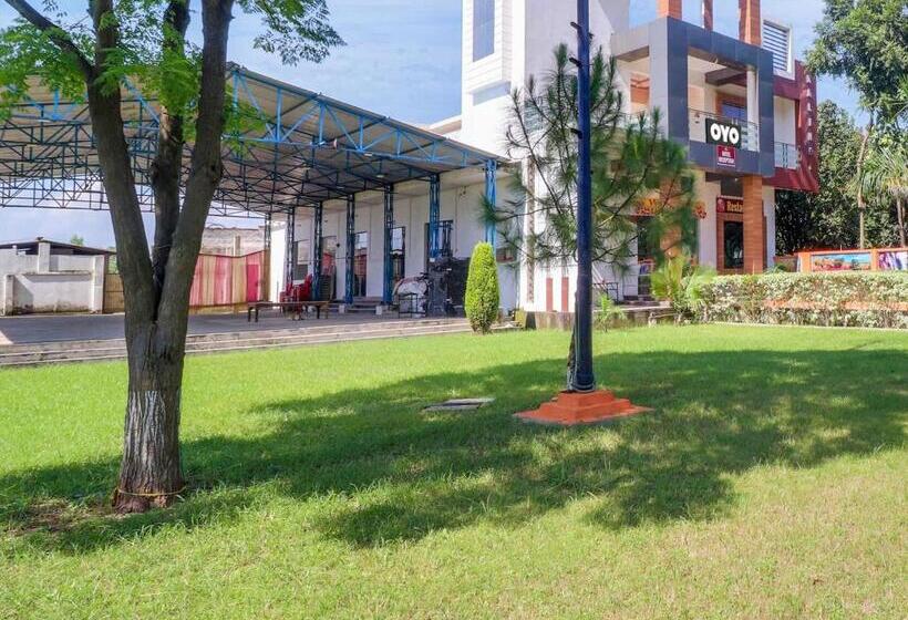 Oyo Flagship Hotel Kalindi Farms