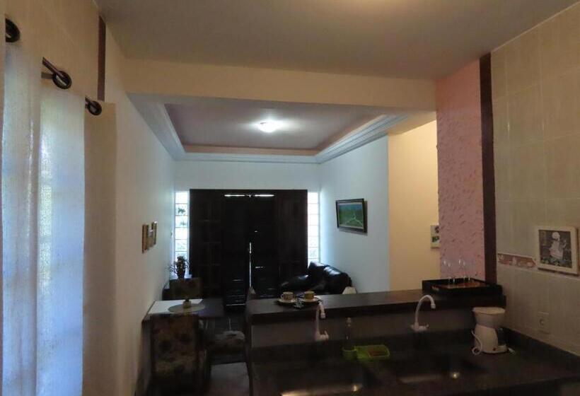 بنسيون Casa Flora