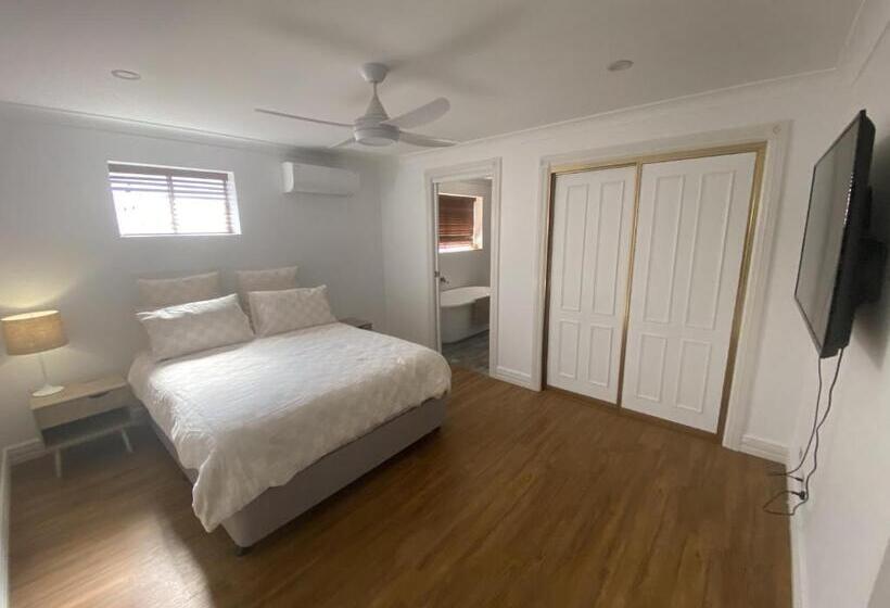 פנסיון Perrington Estate