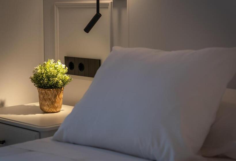 פנסיון Principe De Vergaras Lujo En El Centro De Logroño