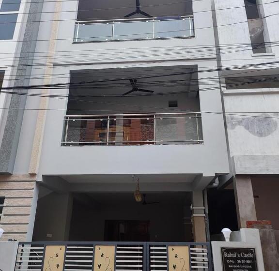 Пансион Rahuls Castle