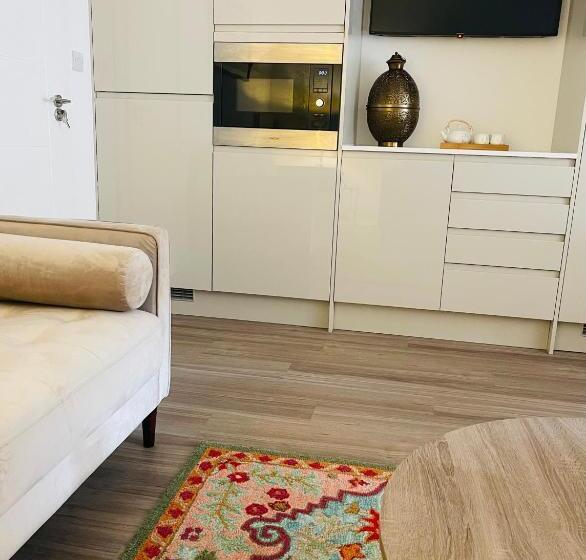بنسيون Riverside Premium Double Room Garden View E14