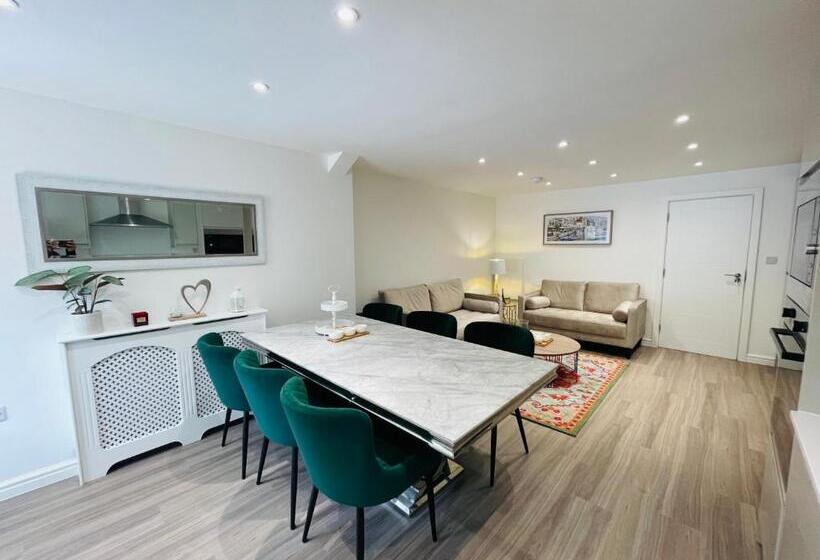 بنسيون Riverside Premium Double Room Garden View E14