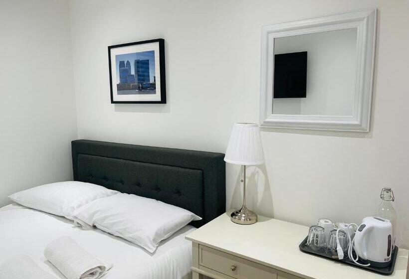 بنسيون Riverside Premium Double Room Garden View E14