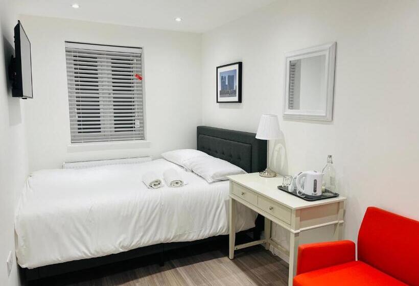 بنسيون Riverside Premium Double Room Garden View E14