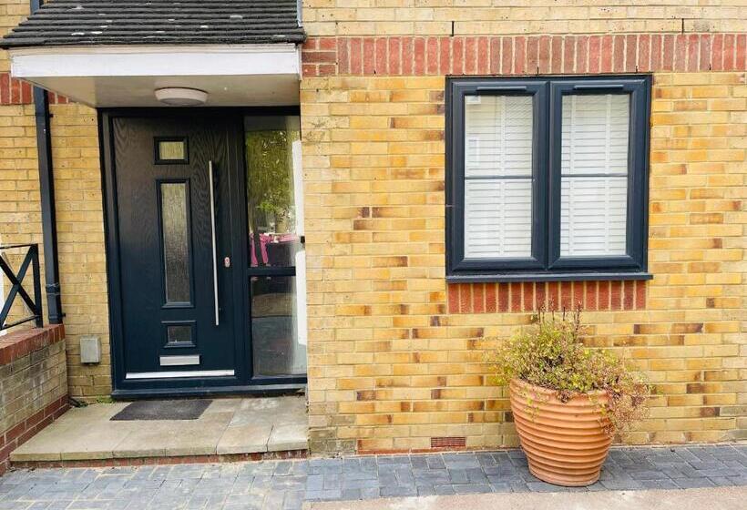 بنسيون Riverside Premium Double Room Garden View E14