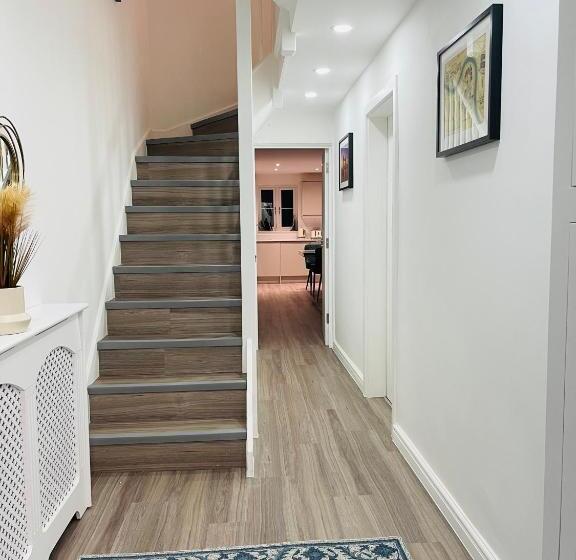 بنسيون Riverside Premium Double Room Garden View E14