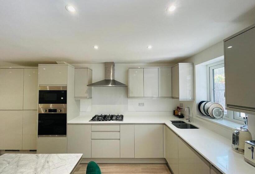 بنسيون Riverside Premium Double Room Garden View E14