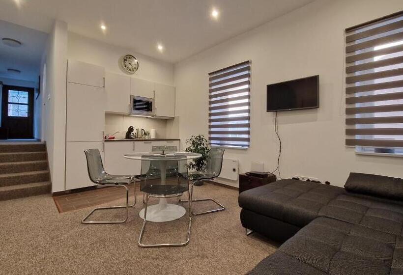 Red Lion Pub & Apartments Szentendre