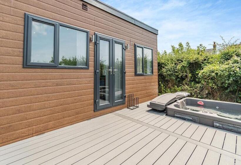 Курорт Calvesland Hideaway