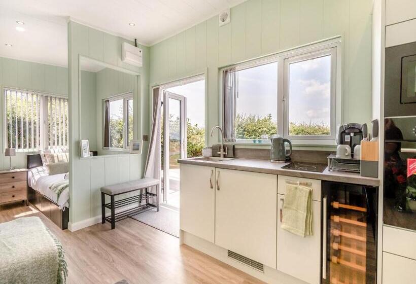 Курорт Calvesland Hideaway