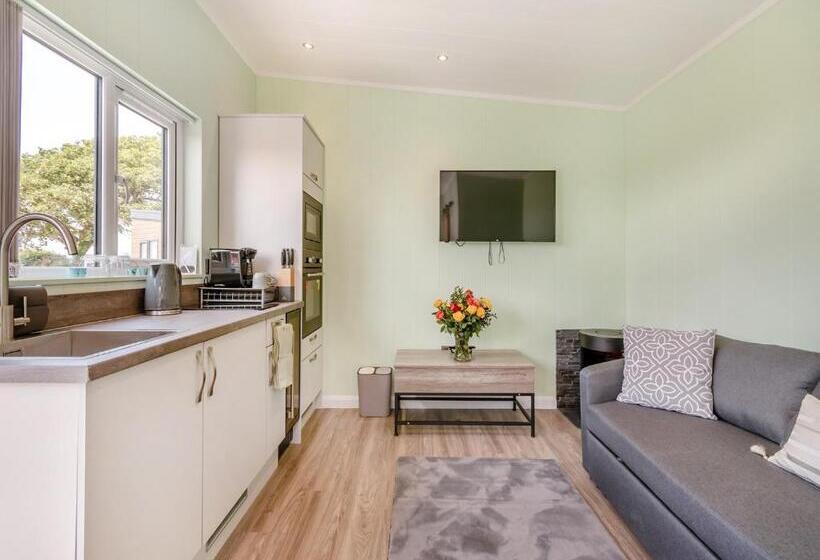 Курорт Calvesland Hideaway