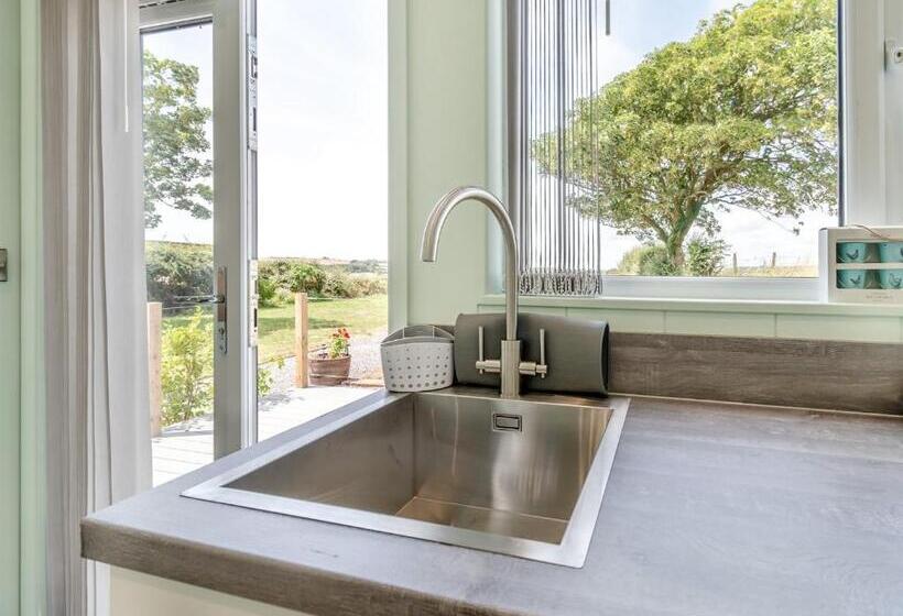 Курорт Calvesland Hideaway