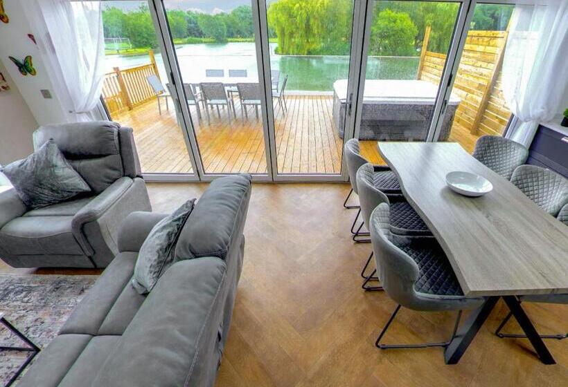 אתר נופש Noahs Retreat