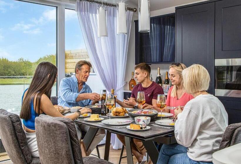 אתר נופש Noahs Retreat